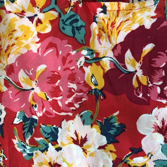 UO Kimchi Blue Sabrina Ruffled Faux Wrap Dress in Red Floral 0 - Picture 6 of 10